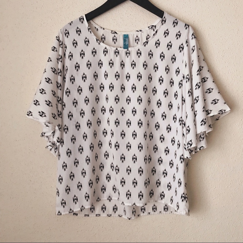 Flowy-Sleeve White Patterned Top